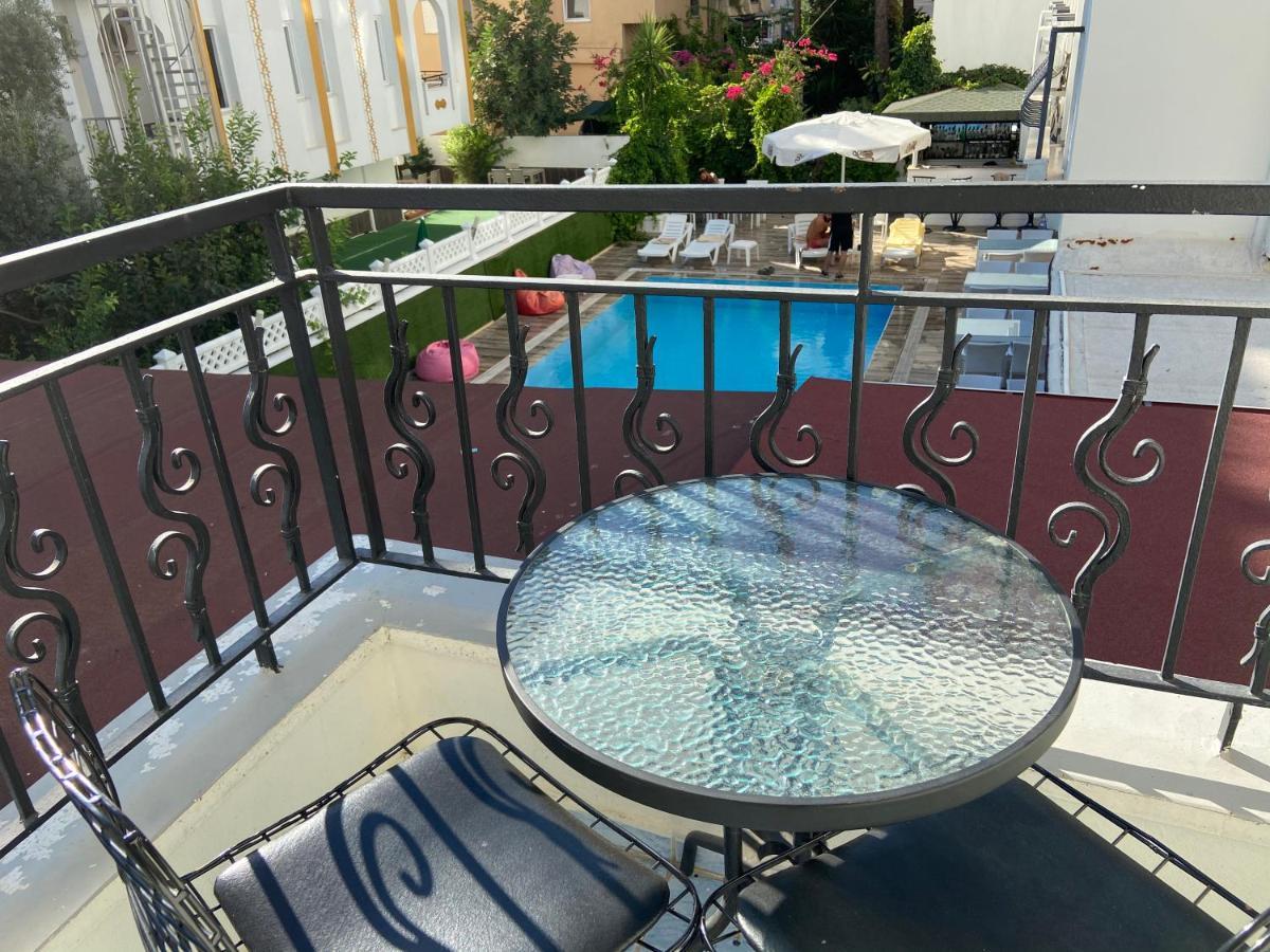 Derin Suit Otel Antalia Esterno foto