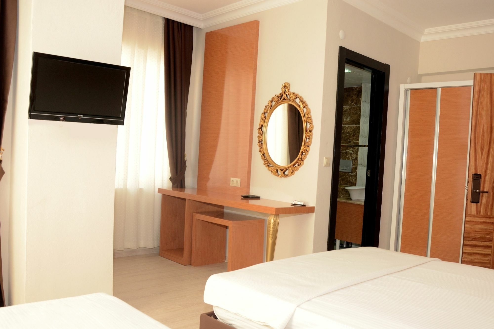 Derin Suit Otel Antalia Esterno foto