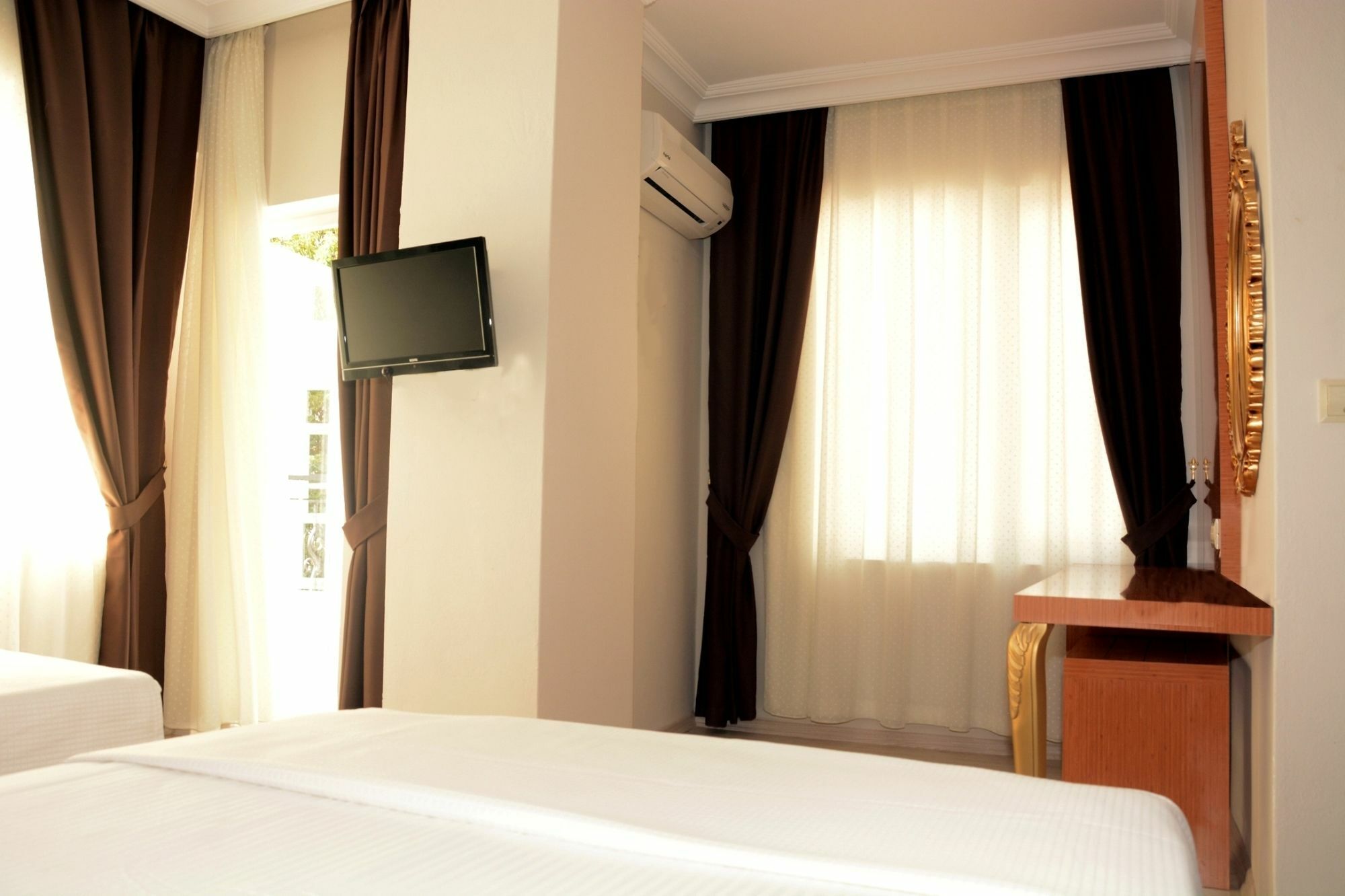 Derin Suit Otel Antalia Esterno foto