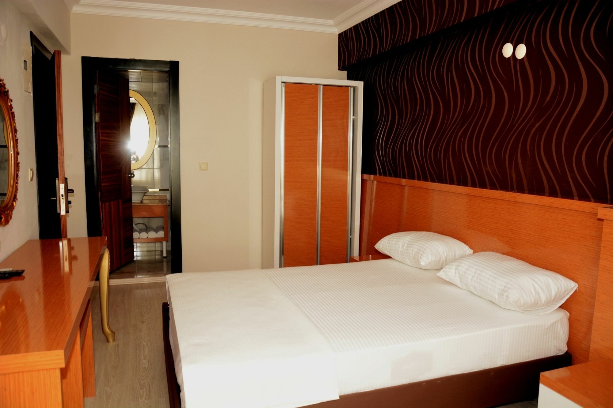 Derin Suit Otel Antalia Esterno foto